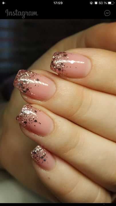 Diseño glitter todas las uñas.