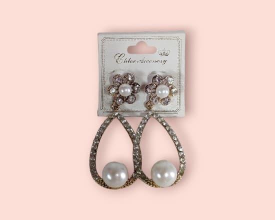 Aritos con perlas colgantes