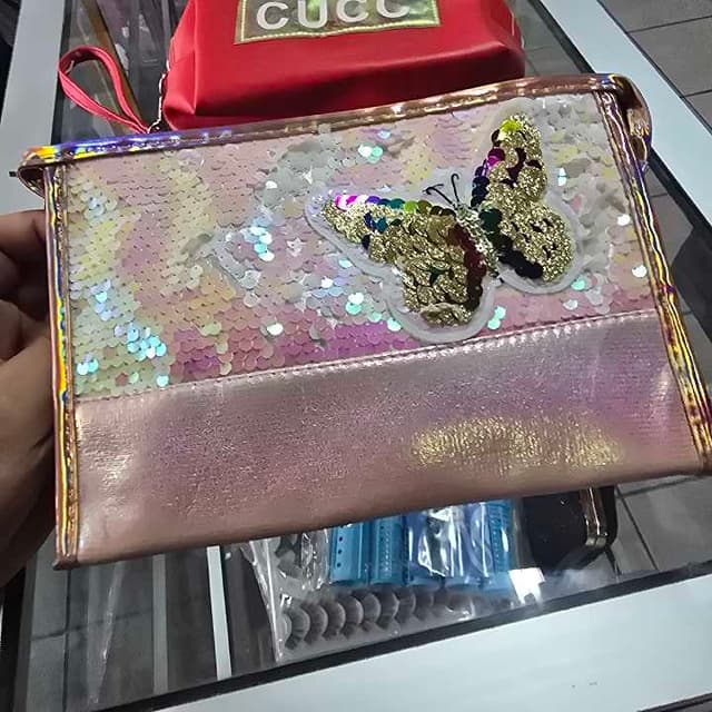 Cartera con mariposa